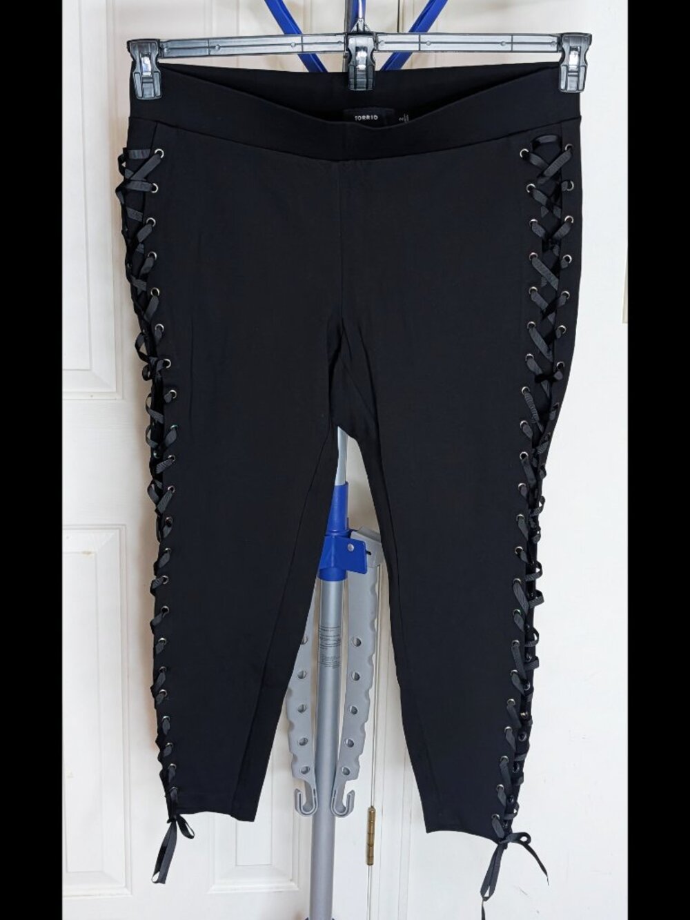Flirty TORRID Sz 2 1X Black Stretch Ankle Pants w/ Amazing Lace-Up Sides